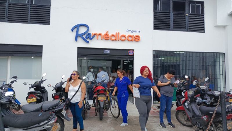 Caos en farmacia de Sanitas tras cambio de operador